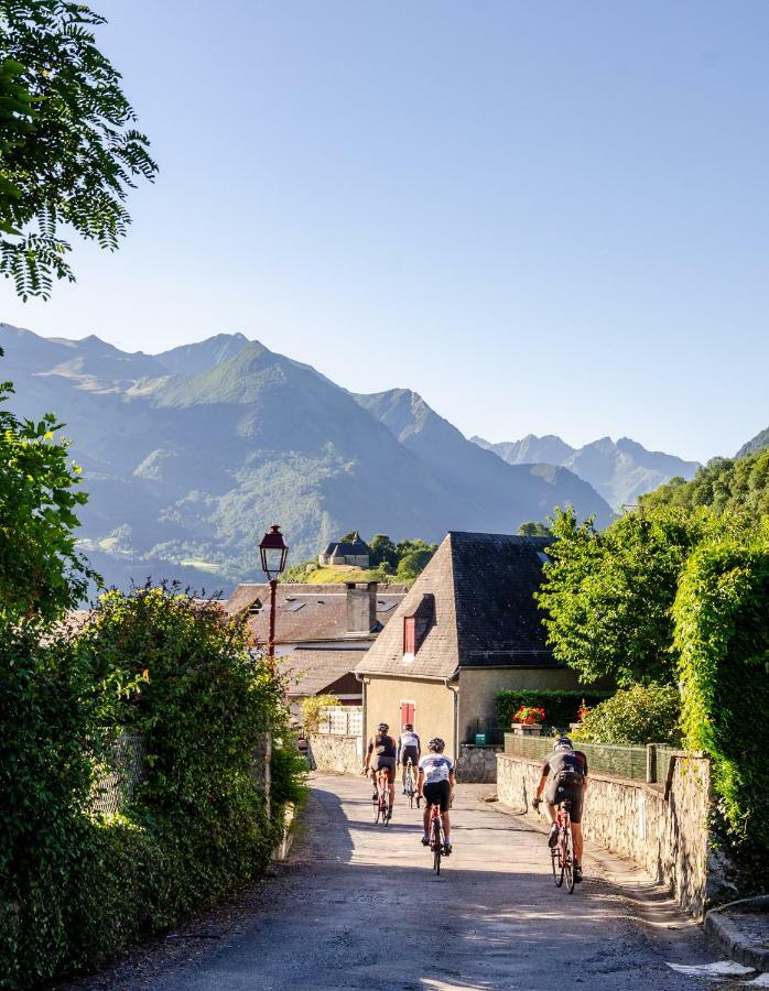 Pyrenees Cycling Lodge Saint-Savin  외부 사진