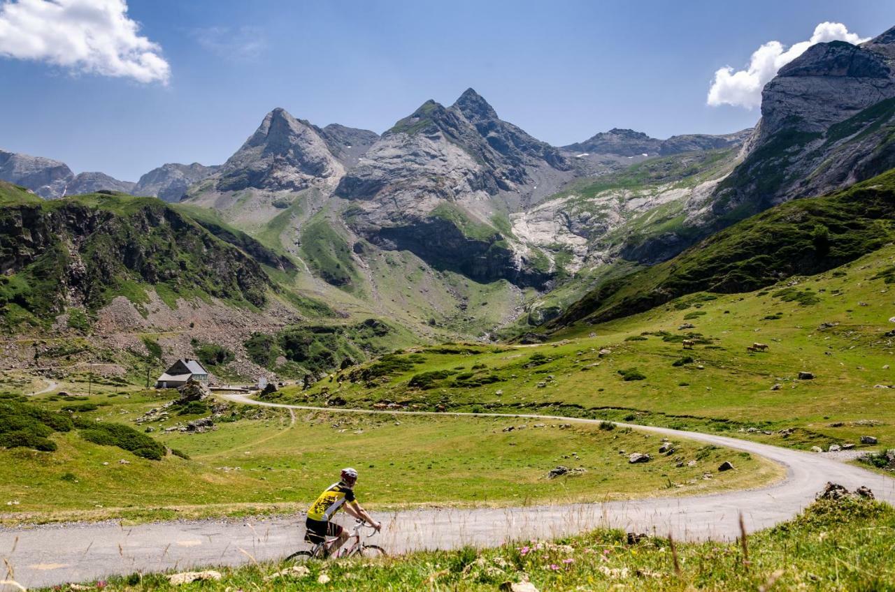 Pyrenees Cycling Lodge Saint-Savin  외부 사진