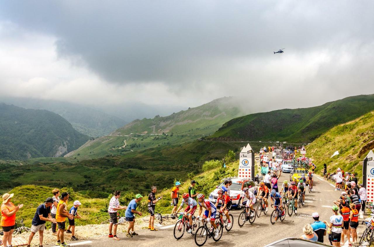 Pyrenees Cycling Lodge Saint-Savin  외부 사진